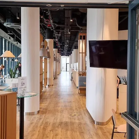 아파트 Golden Eye Seaside Park 코워브제크